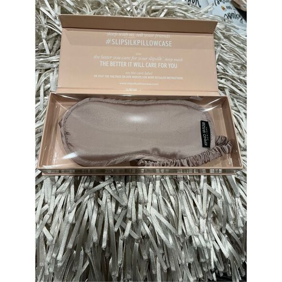 Silk Sleep Mask  - Picture 8 of 9